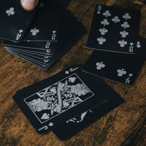 Čierne hracie karty Iron & Glory