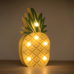 Drevený dekoračný ananás s LED žiarovkami